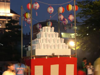 公園中央やぐら灯火前