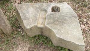 小石垣城門の門礎の写真