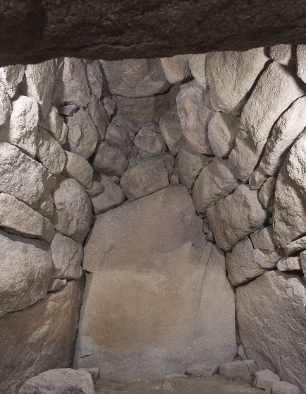 18号墳玄室の画像