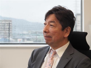 Alt(赤司善彦館長の写真)