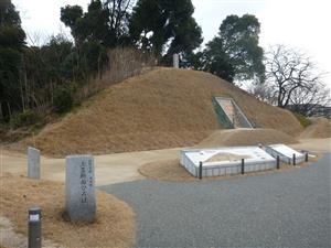 土塁断面ひろば2